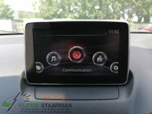 Gebruikte Navigatie Display Mazda CX-3 2.0 SkyActiv-G 120 Prijs op aanvraag aangeboden door Kleine Staarman B.V. Autodemontage