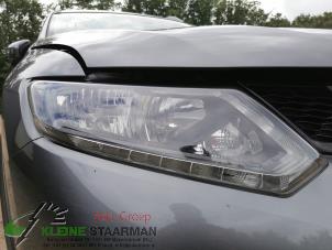 Gebruikte Rechter Koplamp Nissan X-Trail (T32) 1.6 Energy dCi All Mode Prijs op aanvraag aangeboden door Kleine Staarman B.V. Autodemontage