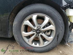 Gebruikte Velg + Band Hyundai i20 (GBB) 1.0 T-GDI 100 12V Prijs € 125,00 Margeregeling aangeboden door Kleine Staarman B.V. Autodemontage