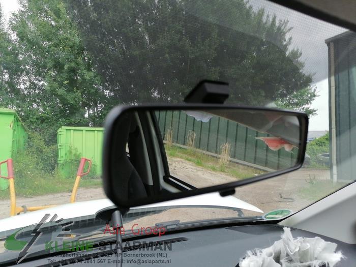 Binnenspiegel van een Toyota Aygo (B40) 1.0 12V VVT-i 2015