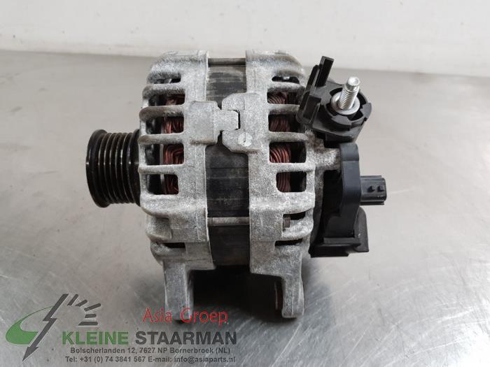 Dynamo van een Nissan Qashqai (J11) 1.6 DIG-T 163 16V 2015