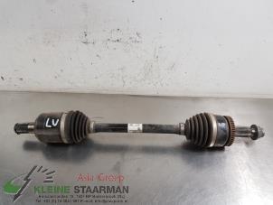 Gebruikte Aandrijfas links-voor Hyundai Tucson (TL) 2.0 CRDi 16V High Power 4WD Prijs € 90,00 Margeregeling aangeboden door Kleine Staarman B.V. Autodemontage