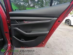 Gebruikte Deurbekleding 4Deurs rechts-achter Mazda 3 (BP) 2.0 SkyActiv-X 180 M Hybrid 16V Prijs € 100,00 Margeregeling aangeboden door Kleine Staarman B.V. Autodemontage