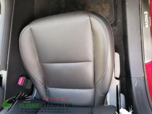 Gebruikte Voorstoel rechts Mazda 3 (BP) 2.0 SkyActiv-X 180 M Hybrid 16V Prijs € 175,00 Margeregeling aangeboden door Kleine Staarman B.V. Autodemontage