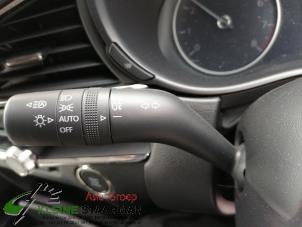 Gebruikte Knipperlicht Schakelaar Mazda CX-30 (DM) 2.0 e-SkyActiv X 186 16V Prijs op aanvraag aangeboden door Kleine Staarman B.V. Autodemontage