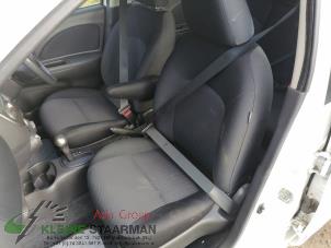 Gebruikte Voorstoel links Nissan Micra (K13) 1.2 12V Prijs op aanvraag aangeboden door Kleine Staarman B.V. Autodemontage