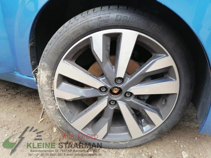 Velgen set + banden van een Nissan Micra (K14) 0.9 IG-T 12V 2018