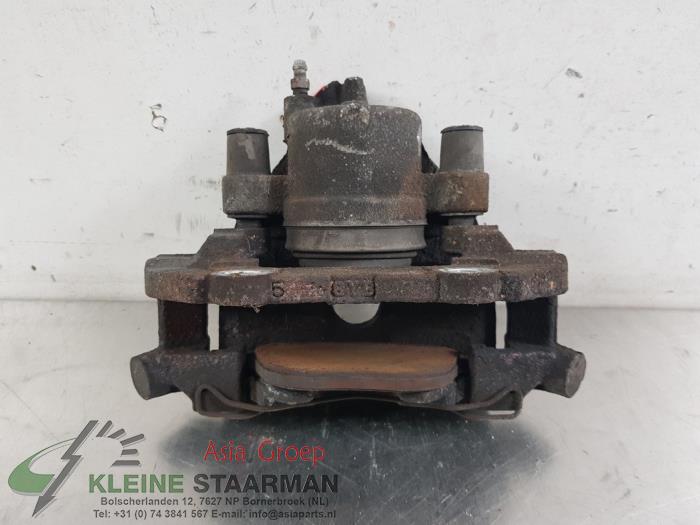 Remklauw (Tang) links-voor van een Mazda 3 Sport (BL14/BLA4/BLB4) 2.0i MZR DISI 16V 2010