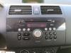 Radio CD Speler van een Suzuki Swift (ZA/ZC/ZD1/2/3/9), 2005 / 2011 1.3 VVT 16V, Hatchback, Benzine, 1.328cc, 68kW (92pk), FWD, M13AVVT, 2005-02 / 2010-09, EZC11; MZA11; MZC11; NZA11; NZC11 2007