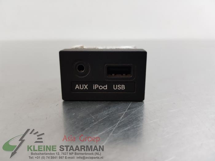 AUX/USB aansluiting van een Kia Picanto (TA) 1.2 16V 2014