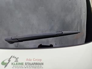 Gebruikte Ruitenwisserarm achter Nissan Juke (F15) 1.2 DIG-T 16V Prijs op aanvraag aangeboden door Kleine Staarman B.V. Autodemontage