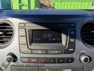 Gebruikte Radio CD Speler Hyundai i10 (B5) 1.0 12V Prijs op aanvraag aangeboden door Kleine Staarman B.V. Autodemontage
