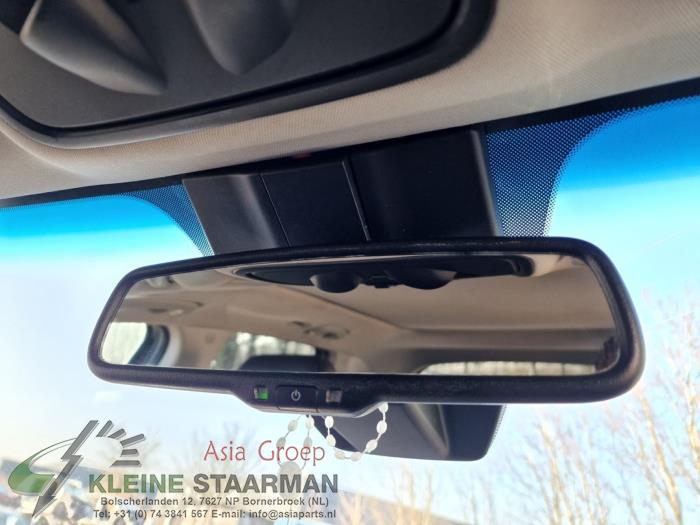 Binnenspiegel van een Kia Sorento III (UM) 2.2 CRDi 16V VGT 4x4 2016