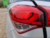 Achterlicht links van een Hyundai i20 (GBB), 2014 / 2020 1.2i 16V, Hatchback, Benzine, 1 248cc, 62kW, G4LA, 2014-11 2018
