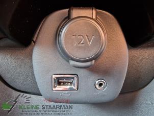 Gebruikte AUX/USB aansluiting Toyota Aygo (B40) 1.0 12V VVT-i Prijs op aanvraag aangeboden door Kleine Staarman B.V. Autodemontage