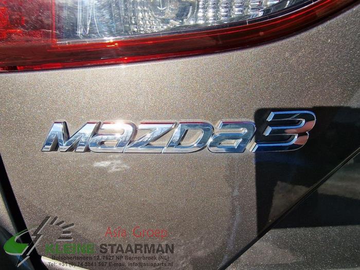 Draagarm onder rechts-achter van een Mazda 3 (BM/BN) 2.0 SkyActiv-G 120 16V 2015
