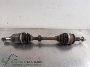 Gebruikte Aandrijfas links-voor Mazda CX-3 (DJ/DK) 1.5 Skyactiv D 105 16V Prijs € 90,00 Margeregeling aangeboden door Kleine Staarman B.V. Autodemontage