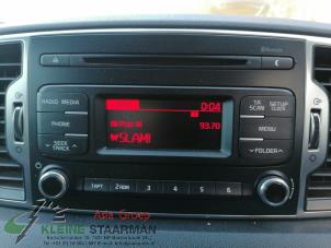 Gebruikte Radio CD Speler Kia Sportage (QL) 1.7 CRDi 115 16V 4x2 Prijs op aanvraag aangeboden door Kleine Staarman B.V. Autodemontage