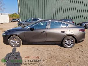 Gebruikte Stijl midden-links Mazda 3 (BP) 2.0 SkyActiv-X 180 M Hybrid 16V Prijs op aanvraag aangeboden door Kleine Staarman B.V. Autodemontage