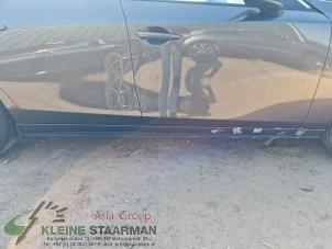 Gebruikte Sideskirt rechts Mazda 3 (BP) 2.0 SkyActiv-X 180 M Hybrid 16V Prijs € 125,00 Margeregeling aangeboden door Kleine Staarman B.V. Autodemontage
