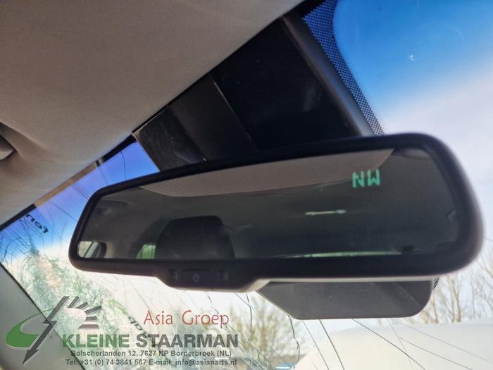 Spiegel binnen van een Hyundai Tucson (TL) 1.7 CRDi 16V 2WD 2017