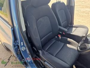 Gebruikte Voorstoel rechts Hyundai iX20 (JC) 1.4i 16V Prijs op aanvraag aangeboden door Kleine Staarman B.V. Autodemontage