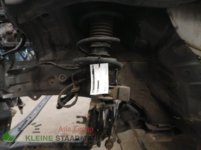 Schokdemperpoot links-voor van een Mazda CX-3 2.0 SkyActiv-G 120 2WD 2016