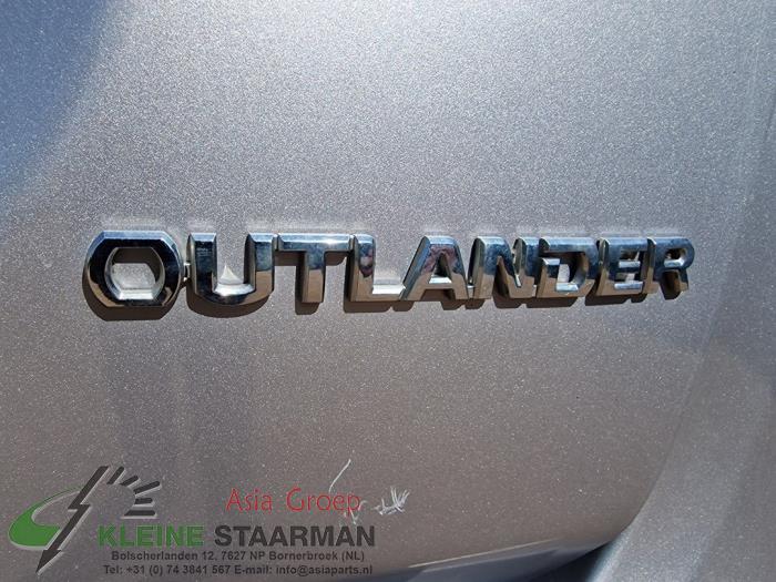 Draagarm onder rechts-achter van een Mitsubishi Outlander (GF/GG) 2.2 DI-D 16V Clear Tec 4x4 2015