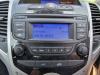 Radio CD Speler van een Hyundai iX20 (JC), 2010 / 2019 1.4i 16V, SUV, Benzine, 1.396cc, 66kW (90pk), FWD, G4FA, 2010-11 / 2019-07, JCF5P1; JCF5P2; JCF5P6; JCF5P7 2016