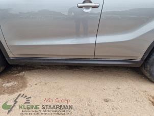 Gebruikte Sideskirt links Suzuki Vitara (LY/MY) 1.4 Booster Jet Turbo 16V SHVS AllGrip Prijs € 100,00 Margeregeling aangeboden door Kleine Staarman B.V. Autodemontage