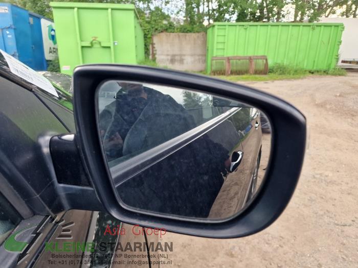 Buitenspiegel rechts van een Hyundai iX35 (LM) 1.7 CRDi 16V 2014