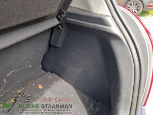 Gebruikte Kofferbakbekleding rechts Hyundai i20 1.2i 16V Prijs op aanvraag aangeboden door Kleine Staarman B.V. Autodemontage