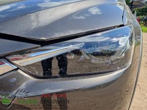 Gebruikte Linker Koplamp Mazda CX-3 (DJ/DK) 2.0 SkyActiv-G 120 Prijs € 350,00 Margeregeling aangeboden door Kleine Staarman B.V. Autodemontage
