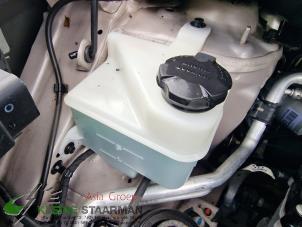 Gebruikte Koelvloeistof Reservoir Hyundai iX20 (JC) 1.4i 16V Prijs op aanvraag aangeboden door Kleine Staarman B.V. Autodemontage