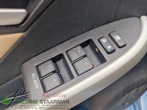 Gebruikte Elektrisch Raam Schakelaar Toyota Prius (ZVW3) 1.8 16V Plug-in Prijs op aanvraag aangeboden door Kleine Staarman B.V. Autodemontage