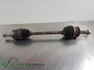 Gebruikte Homokineetas links-voor Mitsubishi Outlander (GF/GG) 2.4 16V PHEV 4x4 Prijs € 90,00 Margeregeling aangeboden door Kleine Staarman B.V. Autodemontage