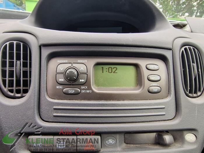 Radio van een Toyota Yaris Verso (P2) 1.3 16V 2005