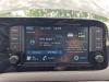 Radio van een Hyundai i10, 2019 1.0 12V, Hatchback, Benzine, 998cc, 49kW (67pk), FWD, G3LA; G3LD, 2019-09 2020