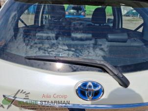 Gebruikte Ruitenwisserarm achter Toyota Yaris III (P13) 1.5 16V Hybrid Prijs op aanvraag aangeboden door Kleine Staarman B.V. Autodemontage