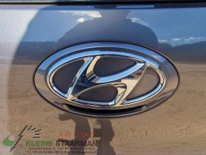 Gebruikte Achterklep Handgreep Hyundai i10 (B5) 1.0 12V Prijs op aanvraag aangeboden door Kleine Staarman B.V. Autodemontage
