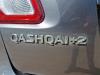 Achterklepdemper links-achter van een Nissan Qashqai (J10), 2007 / 2014 1.6 dCi Pure Drive, SUV, Diesel, 1.598cc, 96kW (131pk), FWD, R9M, 2011-10 / 2014-01, J10K; J10L; J10M; J10N 2013