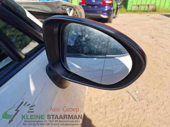 Buitenspiegel rechts van een Mazda MX-5 (ND) 1.5 Skyactiv G-131 16V 2017