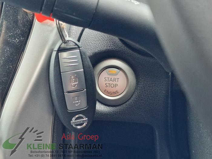 Kontaktslot + computer van een Nissan Note (E12) 1.2 DIG-S 98 2015