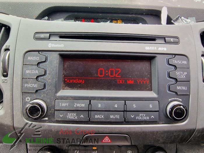 Radio CD Speler van een Kia Sportage (SL) 1.6 GDI 16V 4x2 2016