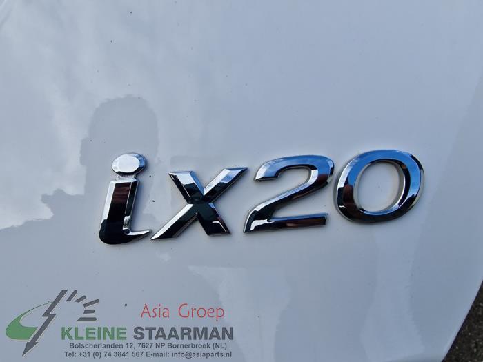Schokdemper links-achter van een Hyundai iX20 (JC) 1.4i 16V 2013