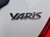 Slotplaat voor van een Toyota Yaris III (P13), 2010 / 2020 1.5 16V Hybrid, Hatchback, Elektrisch Benzine, 1.497cc, 74kW (101pk), FWD, 1NZFXE, 2012-03 / 2020-06, NHP13 2013