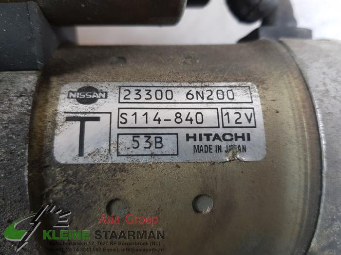Startmotor van een Nissan Primera Wagon (W12) 2.0 16V 2005