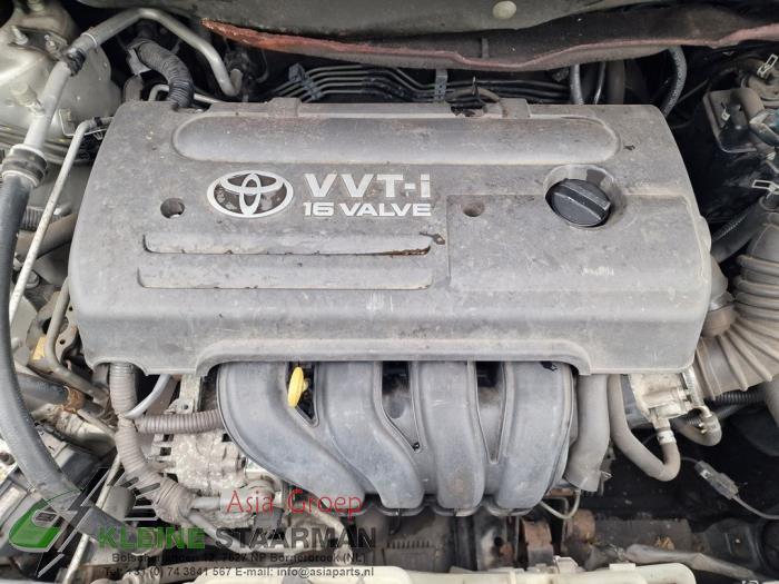 Motor van een Toyota Corolla Verso (R10/11) 1.6 16V VVT-i 2006