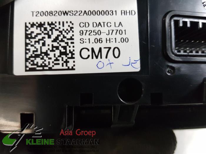 Kachel Bedieningspaneel van een Kia Ceed (CDB5/CDBB) 1.4 T-GDI 16V 2020
