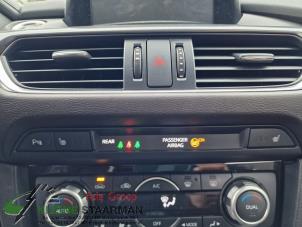 Gebruikte Stoelverwarmings Schakelaar Mazda 6 (GJ/GH/GL) 2.0 SkyActiv-G 165 16V Prijs op aanvraag aangeboden door Kleine Staarman B.V. Autodemontage